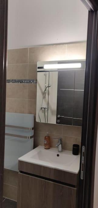 Appartement Confort Equipe Au Coeur De Béziers Zewnętrze zdjęcie